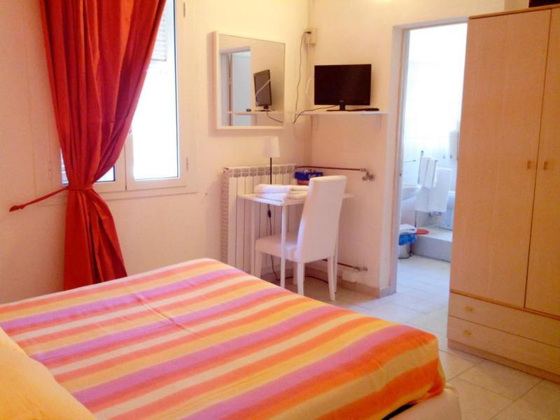 Hotel Holiday Center Finale Ligure Exterior foto