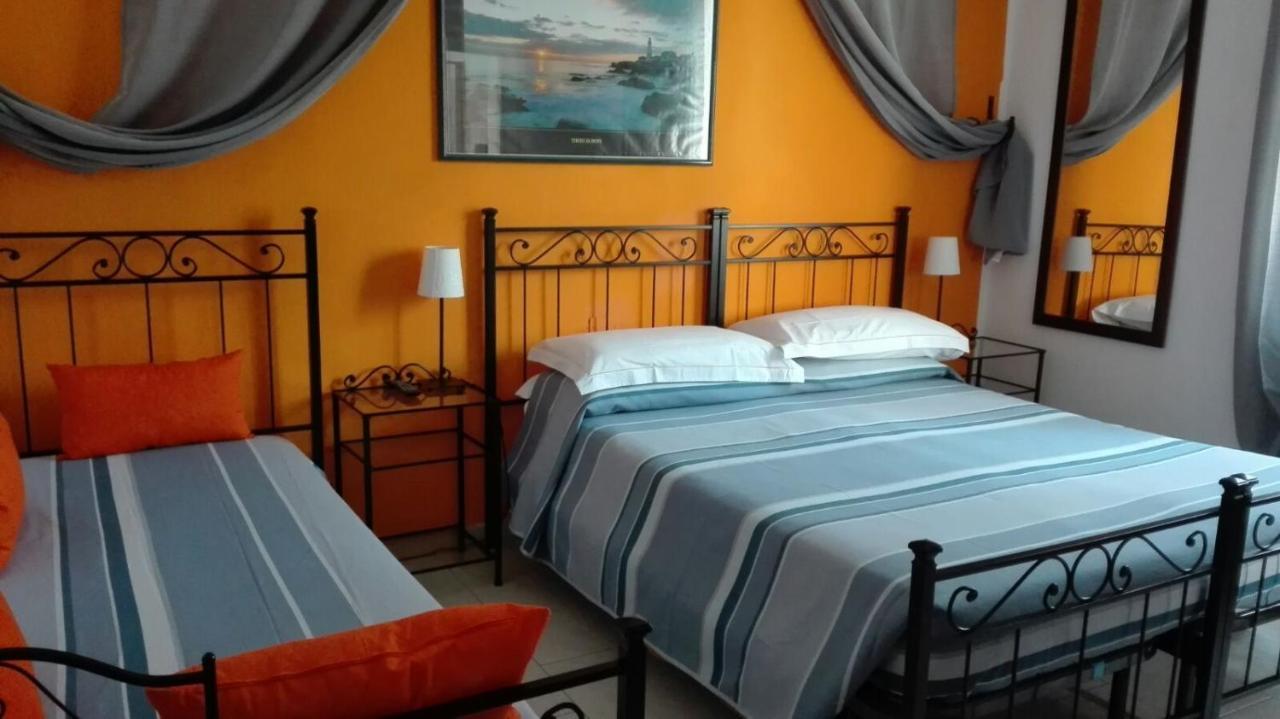 Hotel Holiday Center Finale Ligure Exterior foto